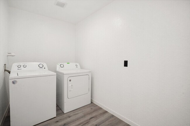 Building Photo - Spacious 3BR House in San Antonio Close to...