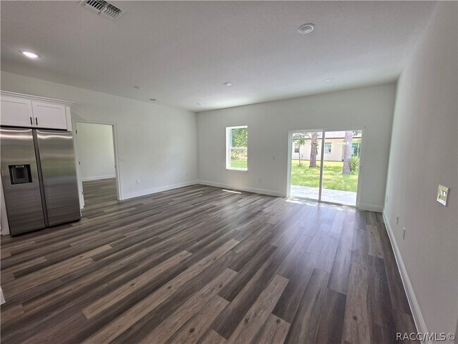 Building Photo - 8125 N Maltese Dr