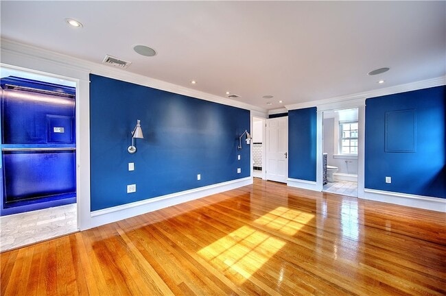 Building Photo - 11 Elmcroft Ave