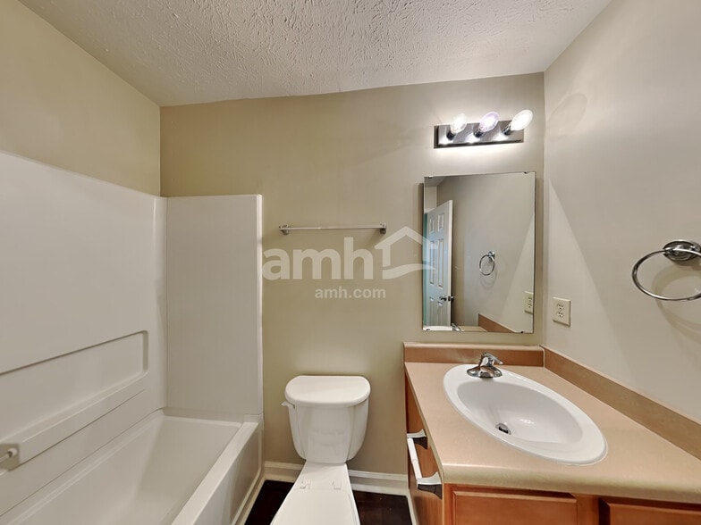 Building Photo - 926 Littleton Dr