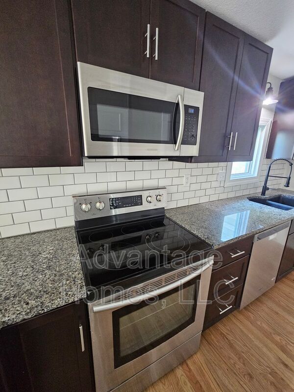 Building Photo - 4619 Bell St