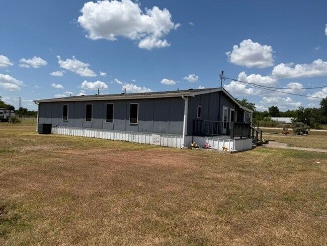 Building Photo - 8824 Old Marlin Rd
