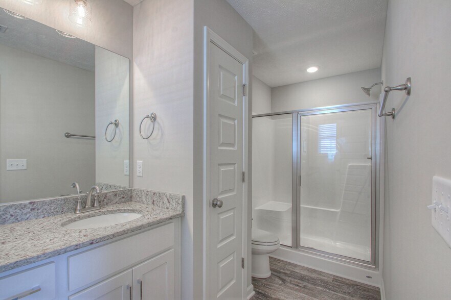 Building Photo - 4340 Doral Dr