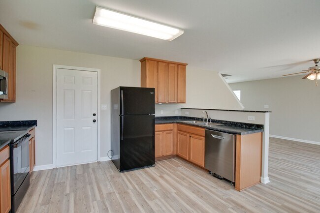 Building Photo - 128 Farmington Dr