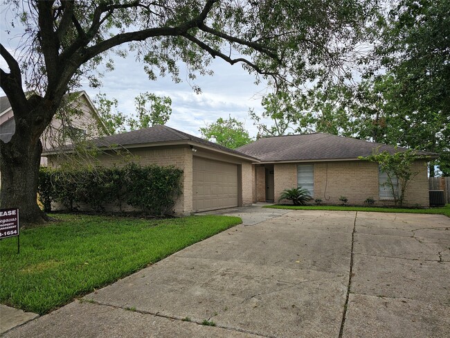 Primary Photo - 2312 Meadow Green Dr