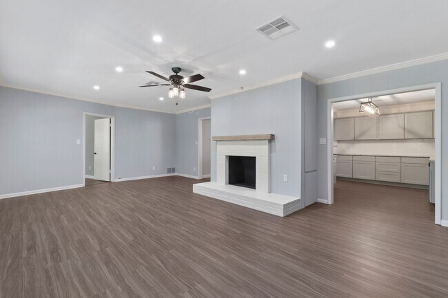 Building Photo - Completely Renovated Home Less Than 1 Mile From TCU