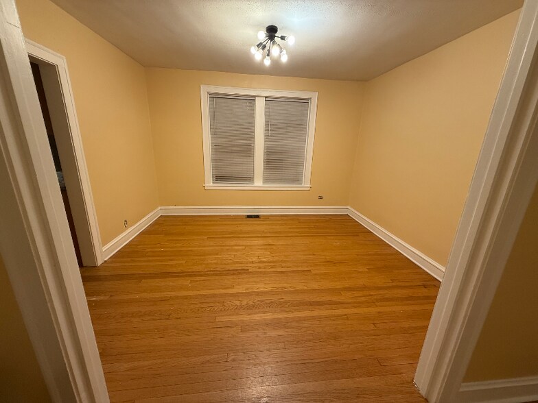 Building Photo - 3847 N Linder Ave