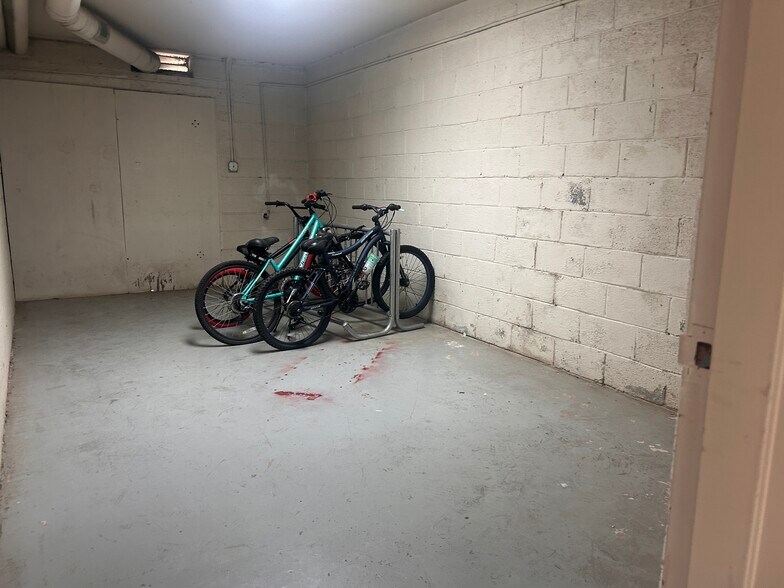 Building Photo - 4923 Americana Dr