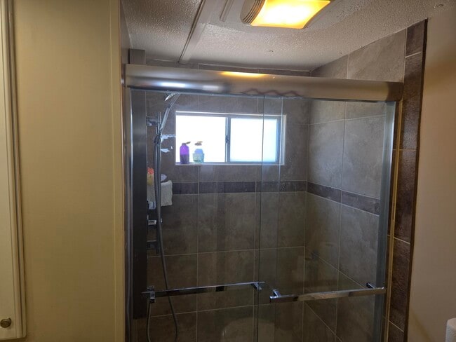 Building Photo - 13 Loafing St