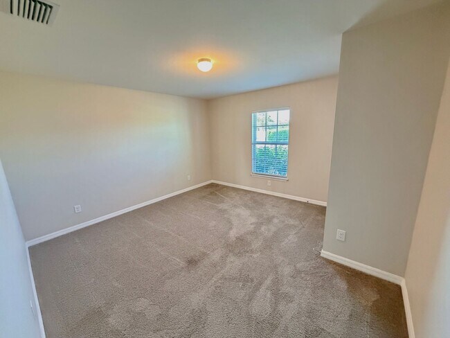 Building Photo - 4 Bed, 2 Bath Available Now in NW Cape Coral