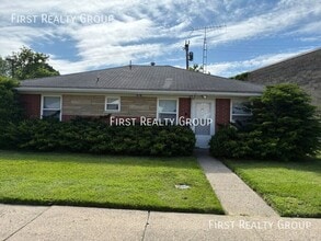Building Photo - 11 S Sperling Ave