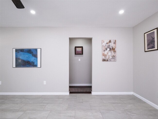 Building Photo - 3215 Soway St