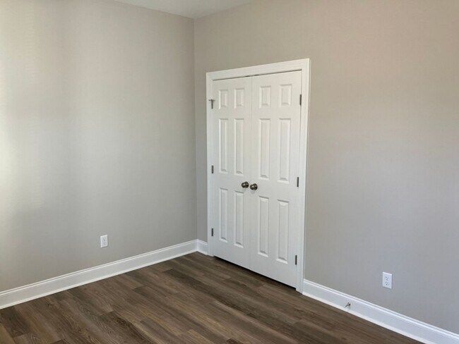 Building Photo - 3 Bedroom 2 Bathroom house located in Mill Creek Cove