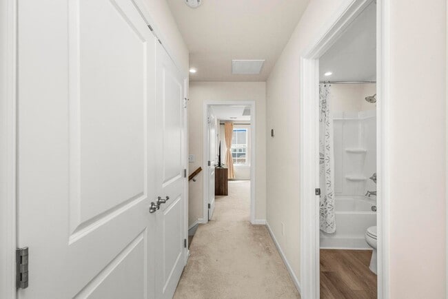 Building Photo - 247 Pryor Dr