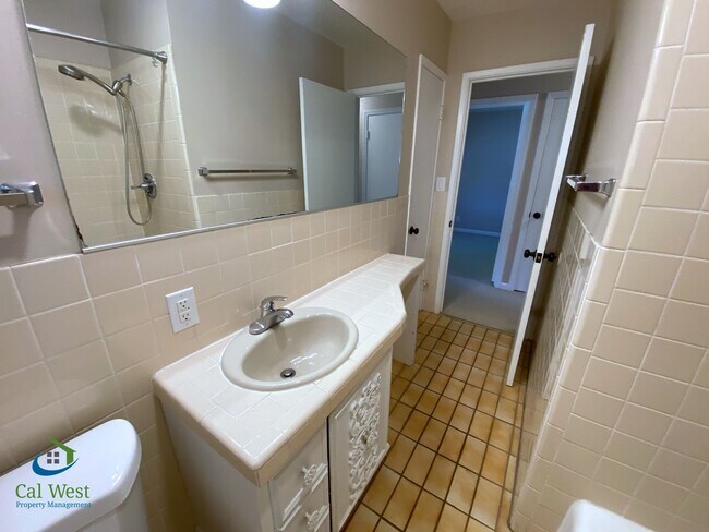 Building Photo - $5995 - Spacious 4 Bed/2 Bath Los Gatos Ho...