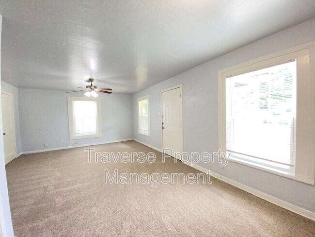 Building Photo - 5321 Locke Ave