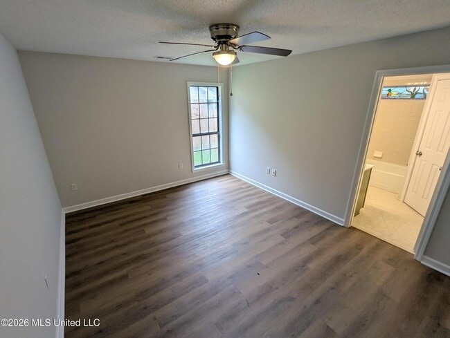 Building Photo - 5640 Ingleside Dr