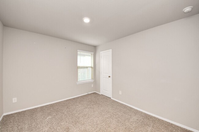 Building Photo - 40522 Winter Grass Bnd