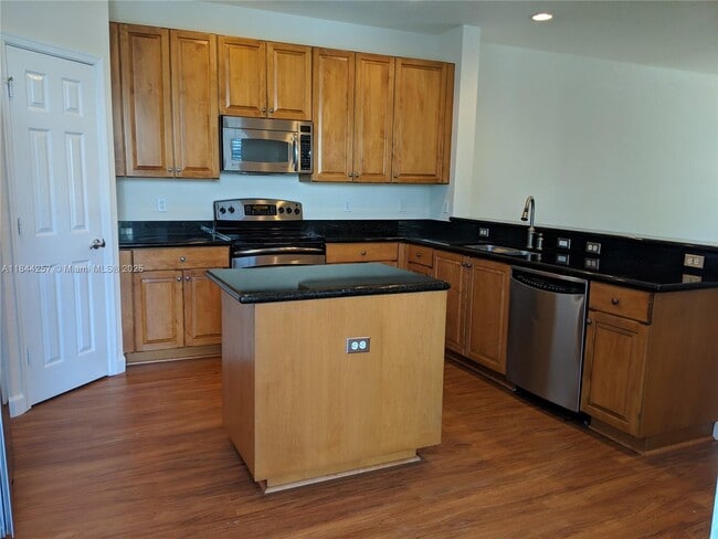 Building Photo - 120 Cat Rock Ln