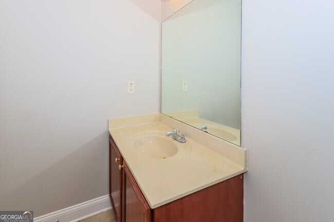 Building Photo - 220 Creekside Cir