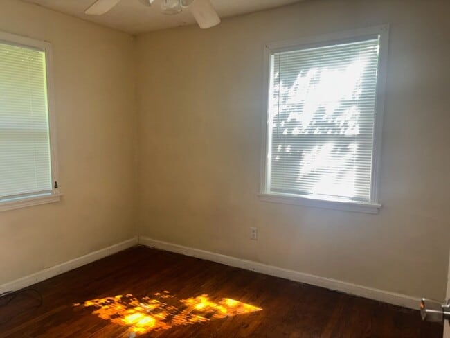 Building Photo - 5076 London Ln