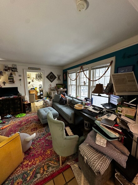 Building Photo - 1700 E Chateau Pl