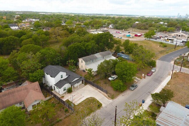 Building Photo - 6325 Ponca St