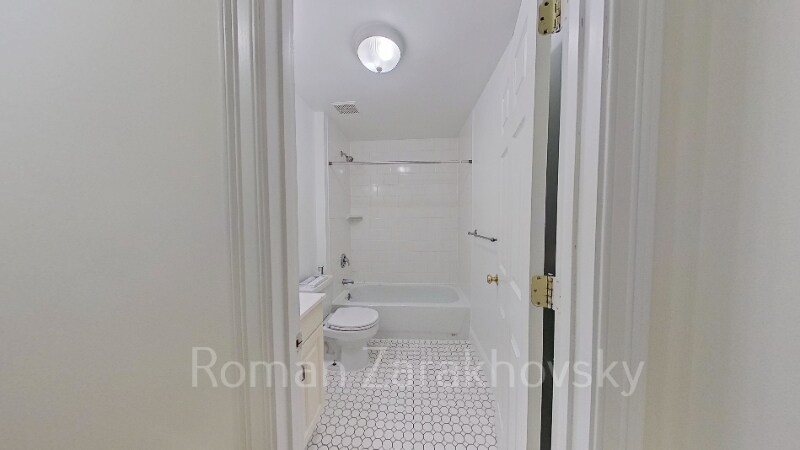 Building Photo - 8 Griggs St