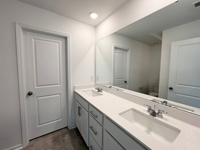 Building Photo - Newly Built 2BD, 2.5BA Apex Townhome in an HOA Community Near RDU Airport, RTP, and Fenton