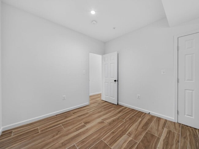 Building Photo - Newly Built 4BR/3BA Two-Level Townhome with Parking - Minutes to Navy Yard & Capitol Hill