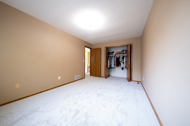 Building Photo - 4800 Orleans Ln N