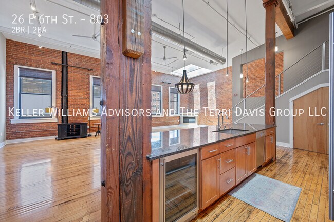Building Photo - 26 E 6th St