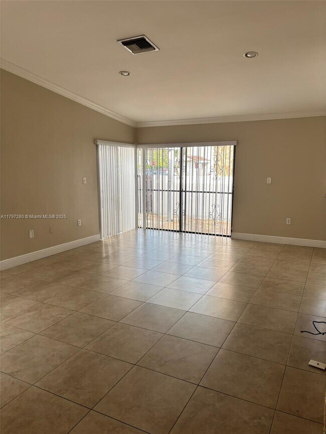 Building Photo - 744 NW 106th Ave
