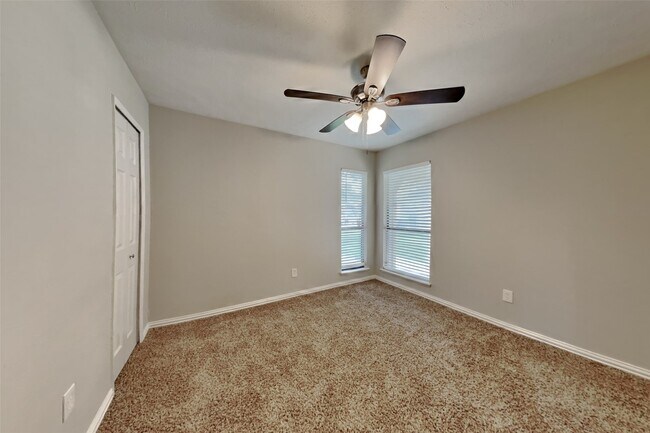 Building Photo - 635 Stonewall Dr