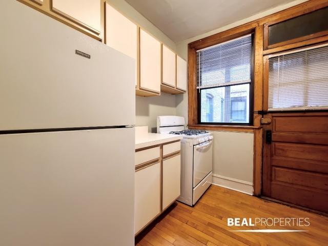 Building Photo - 2 bedroom in CHICAGO IL 60613