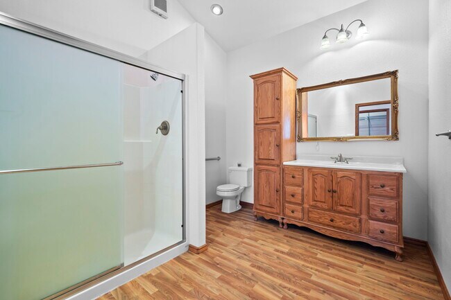 Building Photo - 1020 Walsen Rd