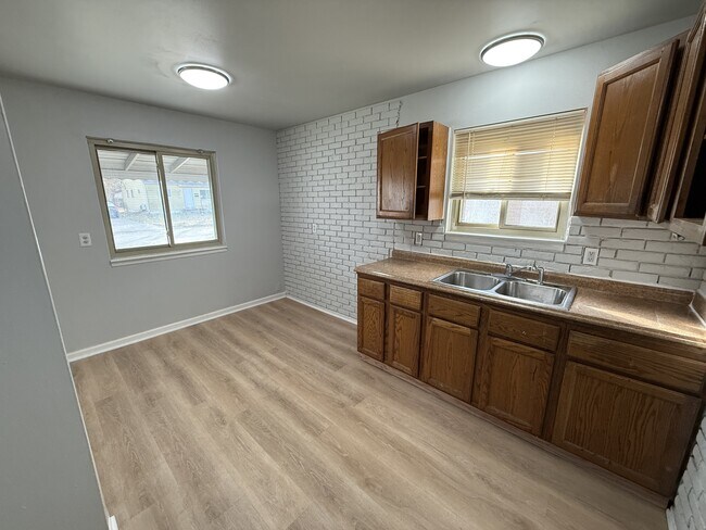 Building Photo - 14219 Hobart Ave