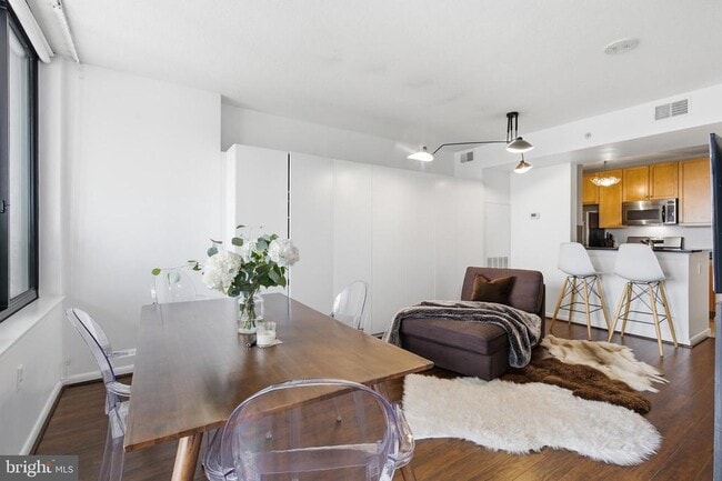 Building Photo - 851 N Glebe Rd