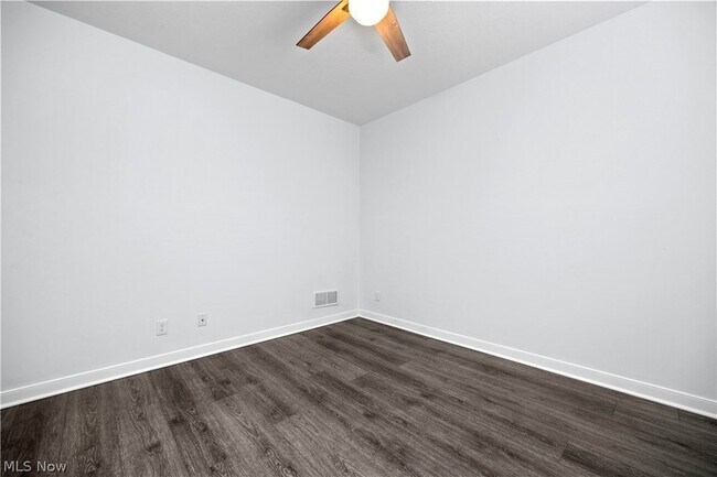 Building Photo - 2059 W 34th Pl