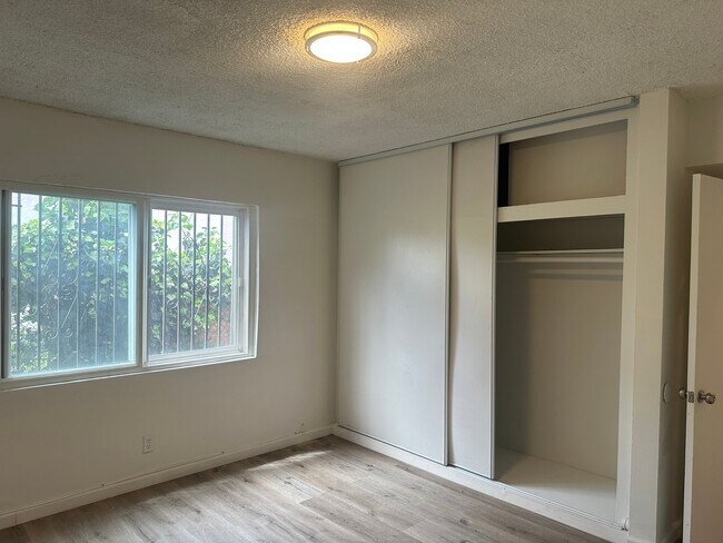 Building Photo - 1317 W 97th St