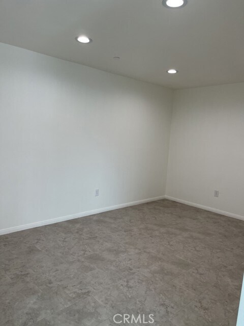 Building Photo - 1140 Deseret Ave