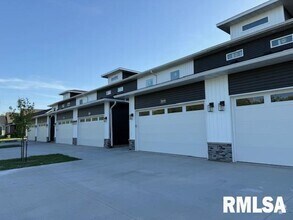 Building Photo - 5198 Pandit Dr