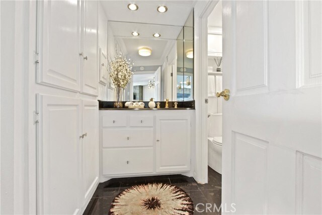 Building Photo - 700 E Ocean Blvd