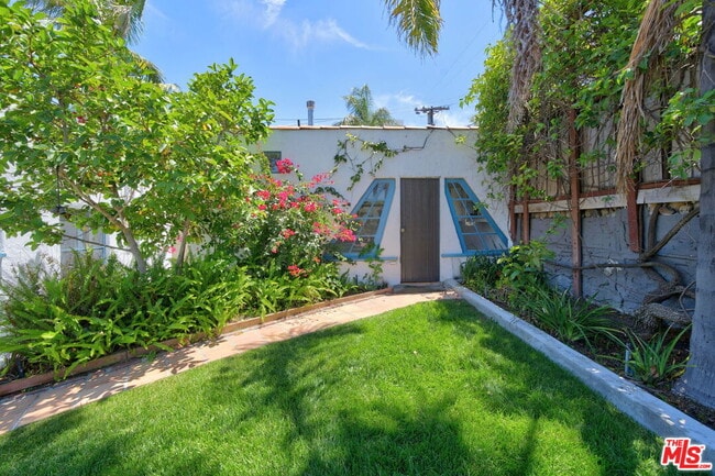 Building Photo - 1221 Edris Dr