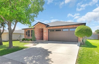 Building Photo - 700 Harris Ridge Dr