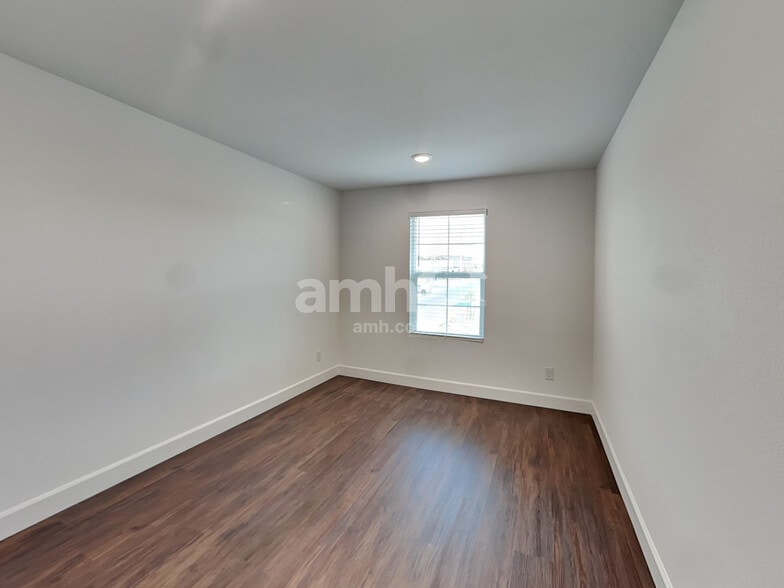 Building Photo - 138 Charmante Tulip Ln