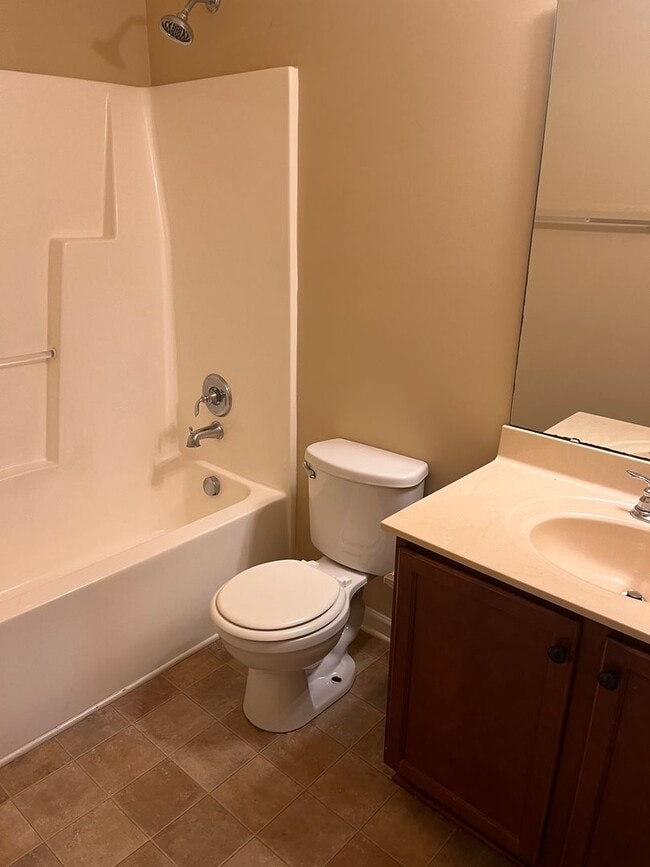 Building Photo - Lovely 3 Bedroom 2.5 Bath Townhouse in Raleigh!