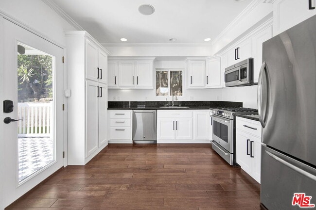 Building Photo - 2124 Reservoir St