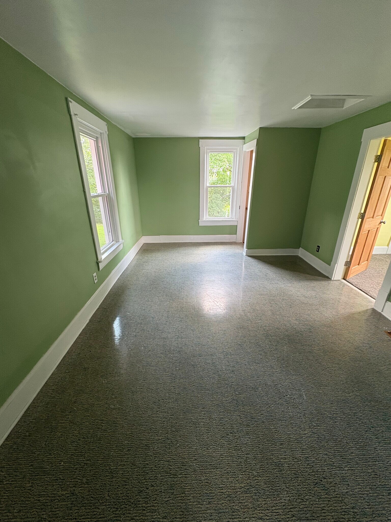 Upstairs sitting area/bonus room - 6455 Lithopolis Rd