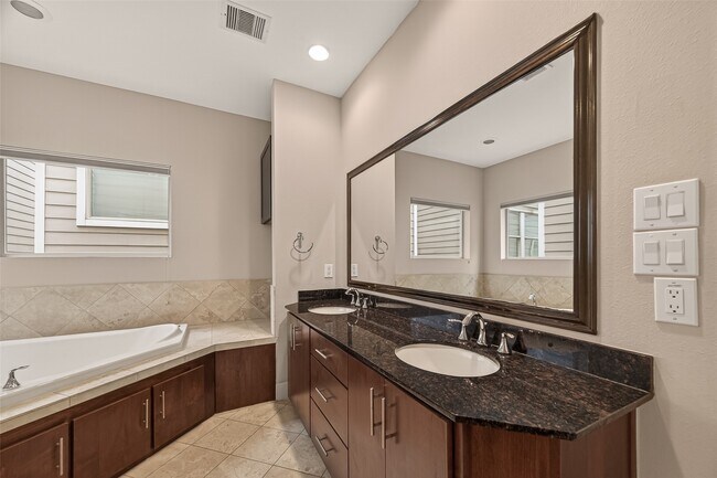 Building Photo - 1510 Crockett St